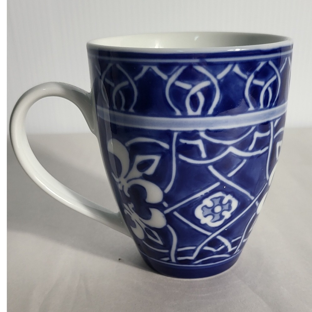 Blue & White Porcelain‎ Coffee Cup Mug Floral Fleur Design Decor